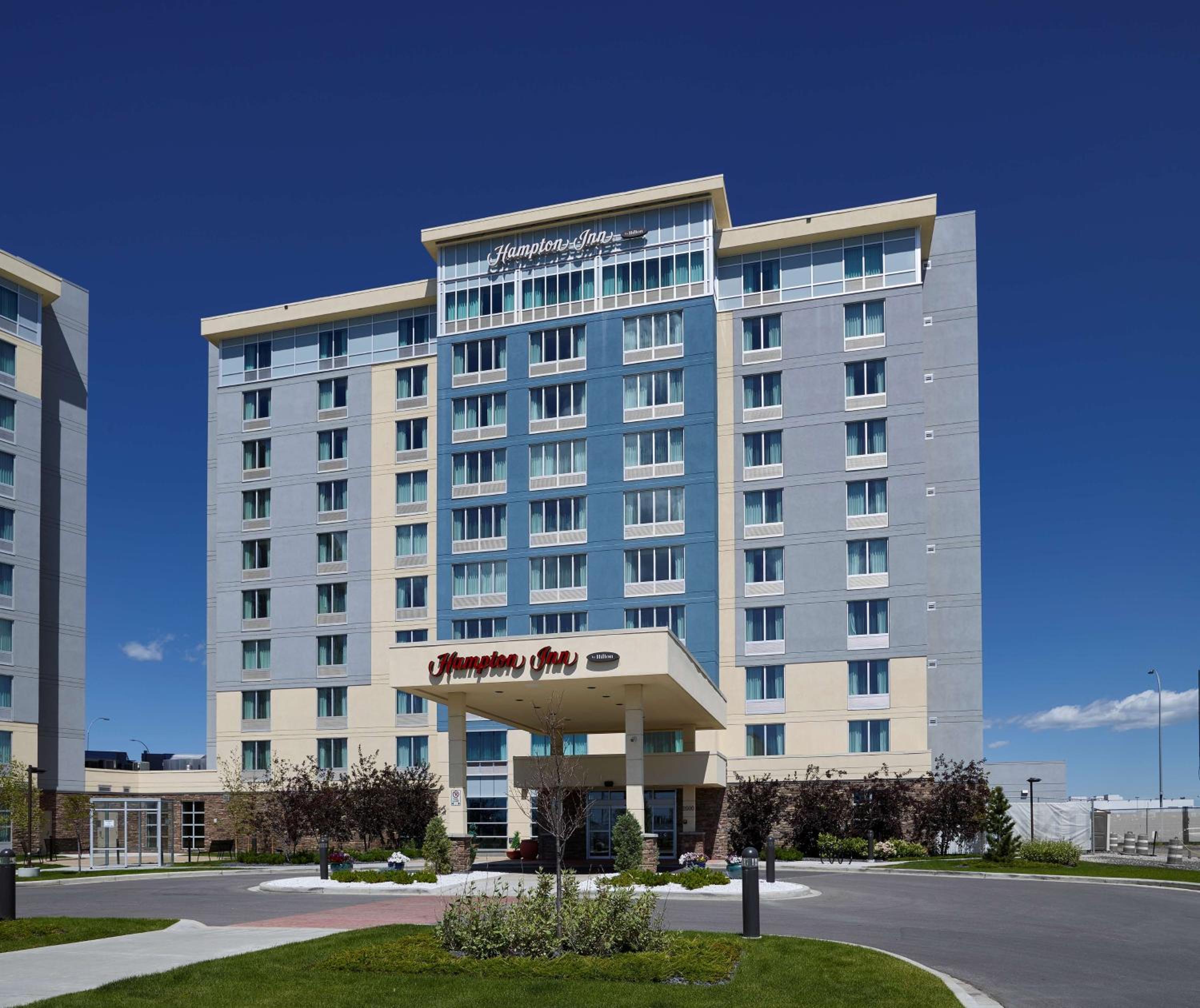 Hotel Hampton Inn by Hilton Calgary Airport North - Image 1