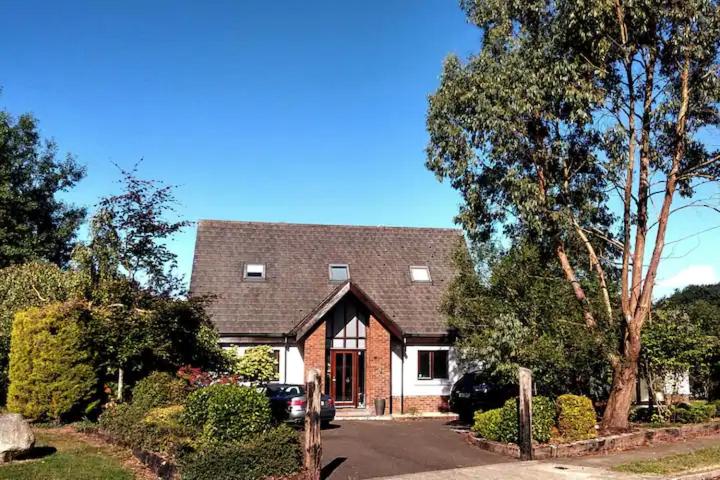 Large Detached Villa