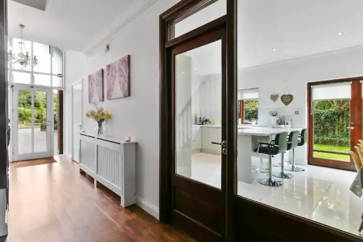 Large Detached Villa