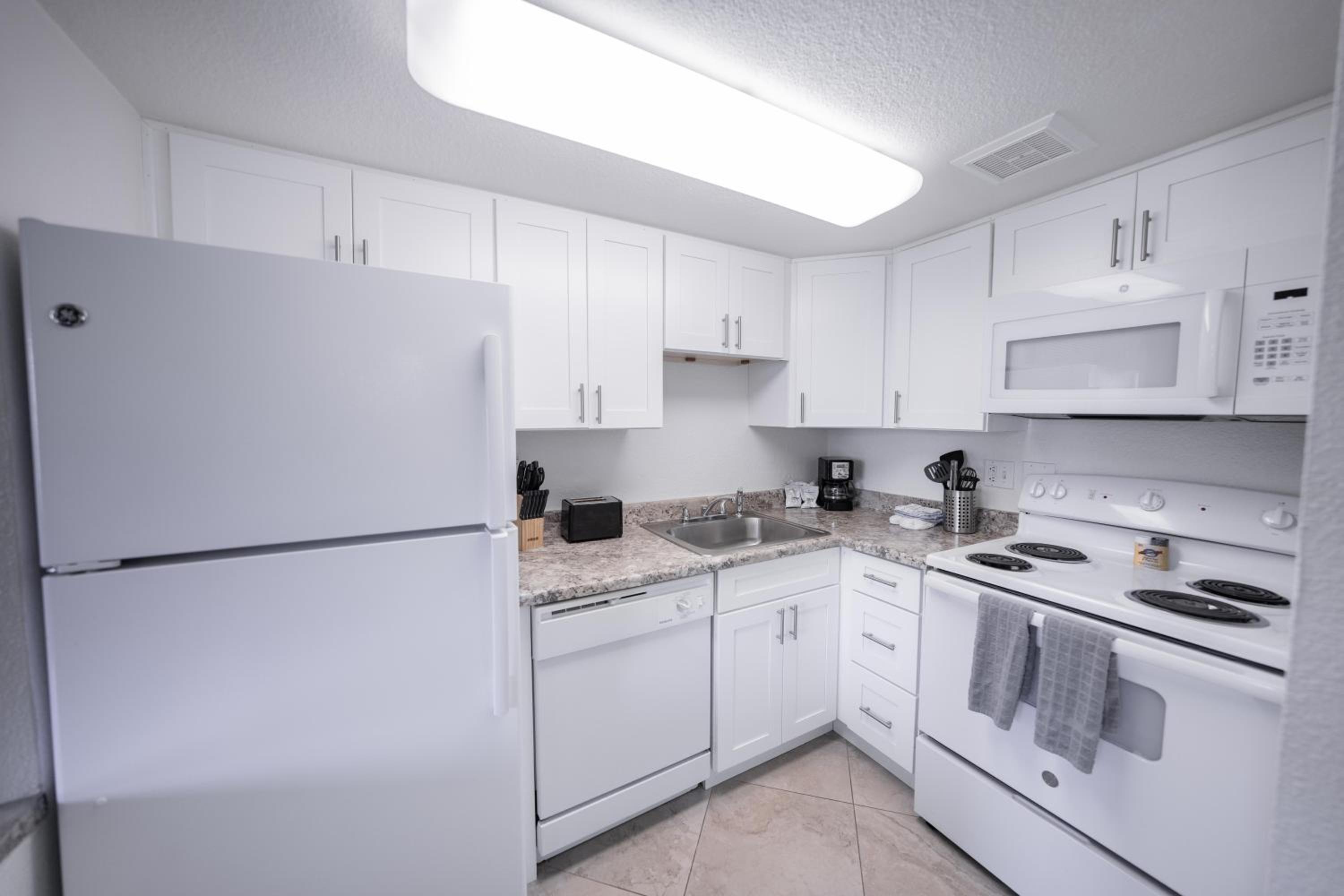 208 Fully Furnished 1BR Suite-Prime Location view 3