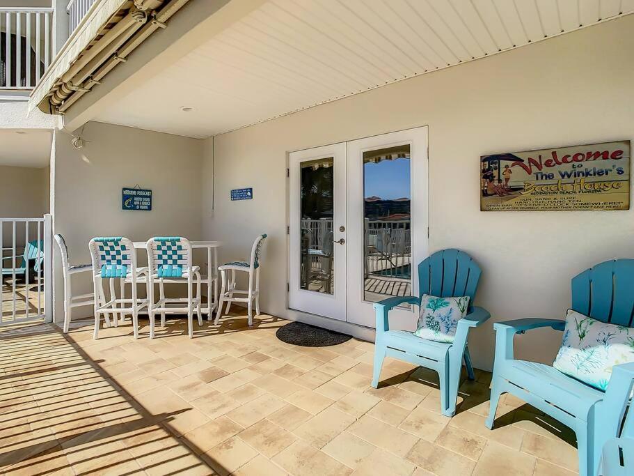 Clearwater Penthouse 5 min Beach walk Heated Pool view 3