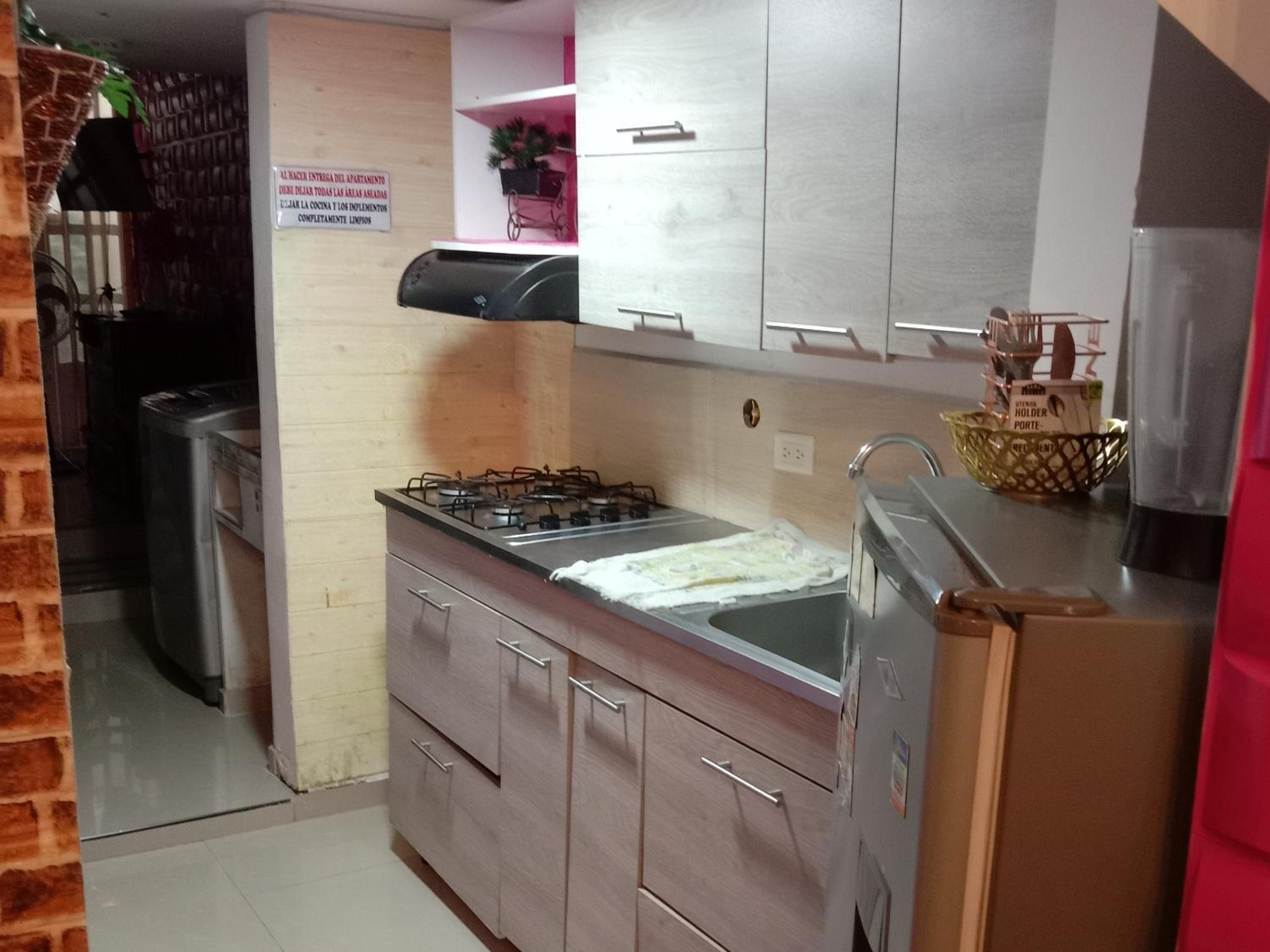 APARTAMENTO PARA TRES PERSONAS a 10 minutos del centro de eventos valle del pacifico y a la misma distancia del centro de la ciudad Y también a 300 mts del