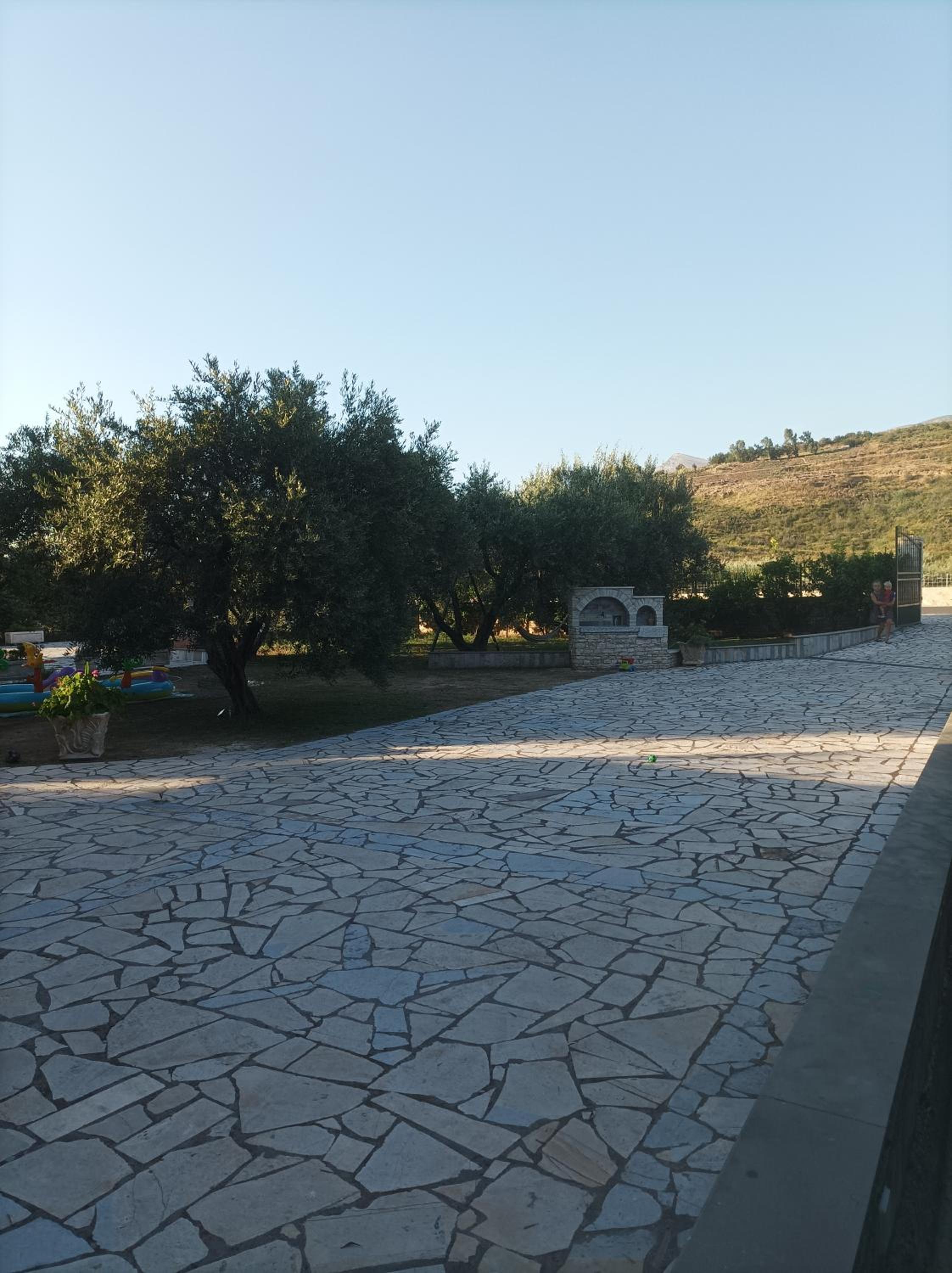Kleidi's home
