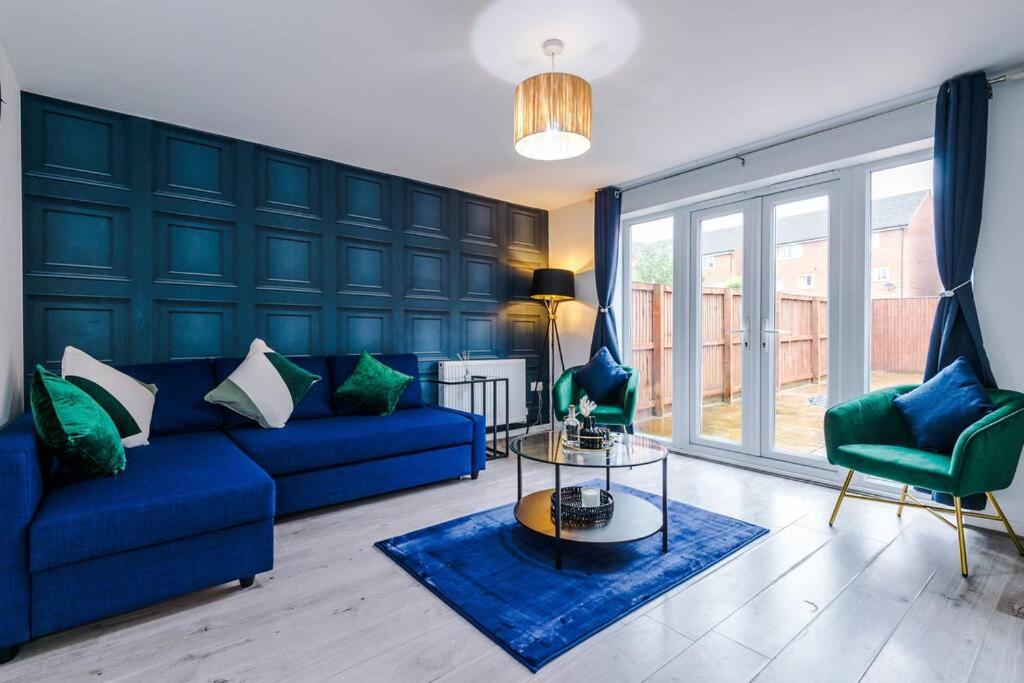 Luxury Large Leeds 10bed 2.5bath Modern House Free Parking view 2