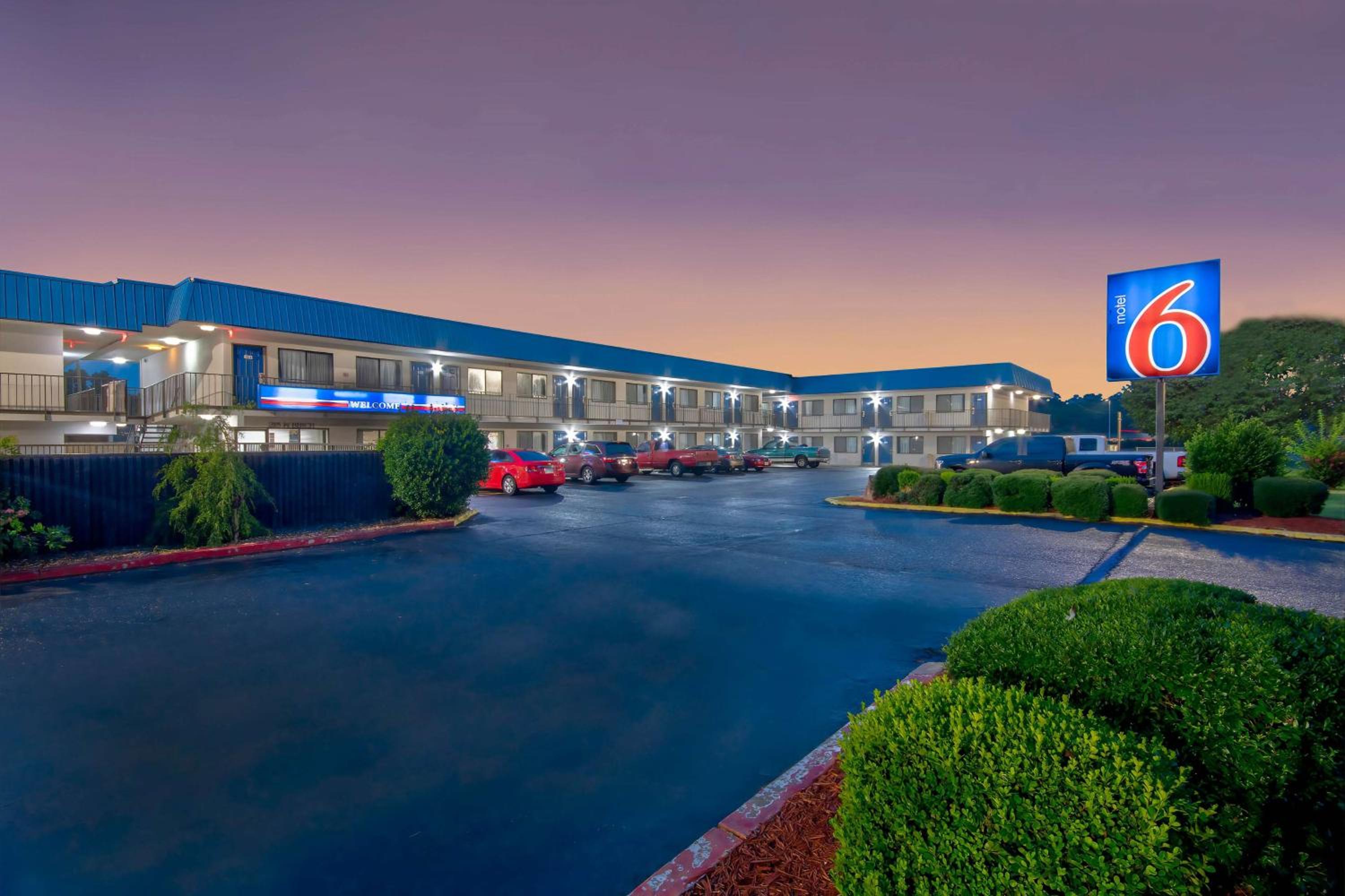 Russellville Vacations - Motel 6-Russellville, AR - Property Image 1