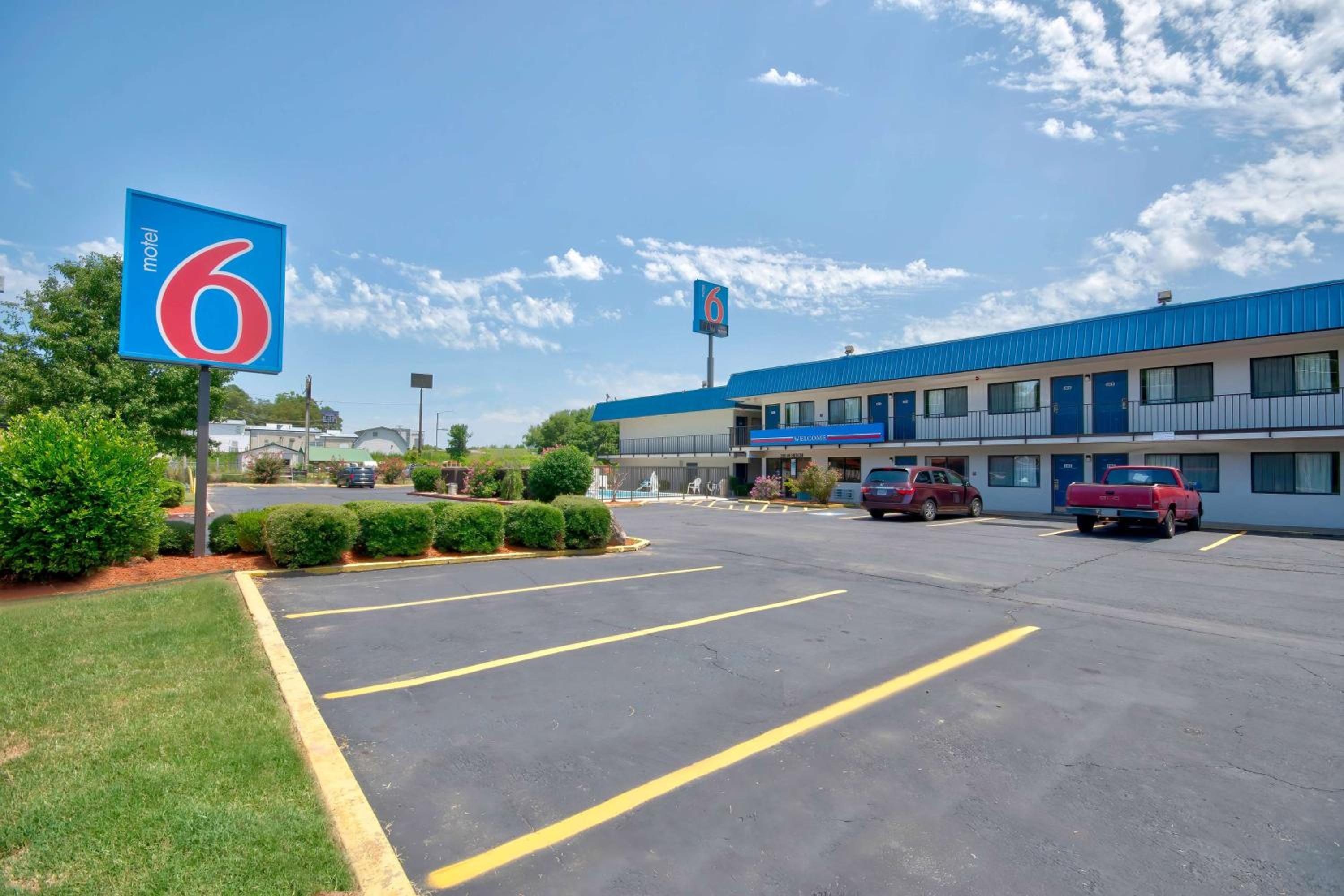 Russellville Vacations - Motel 6-Russellville, AR - Property Image 1