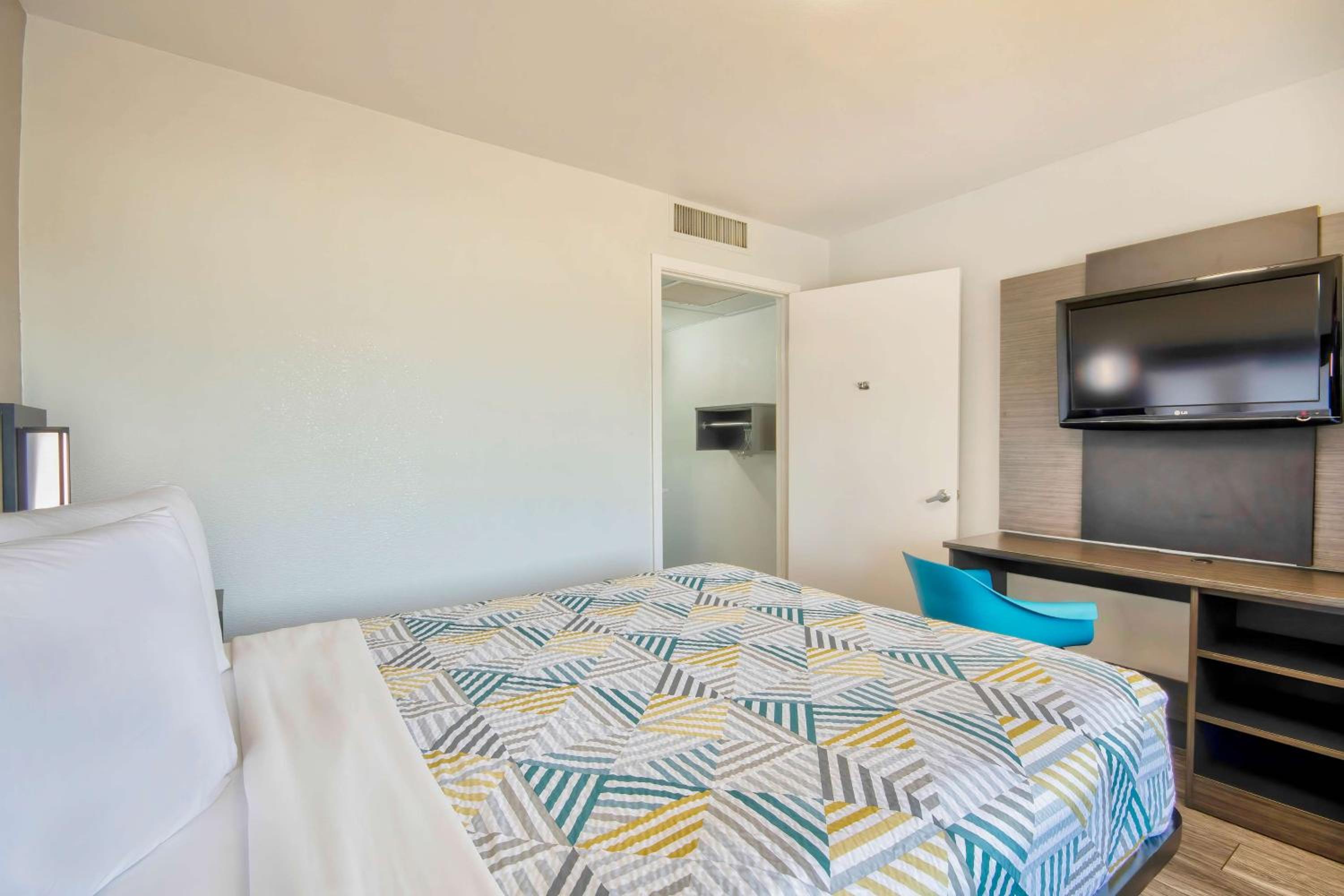 Russellville Vacations - Motel 6-Russellville, AR - Property Image 4