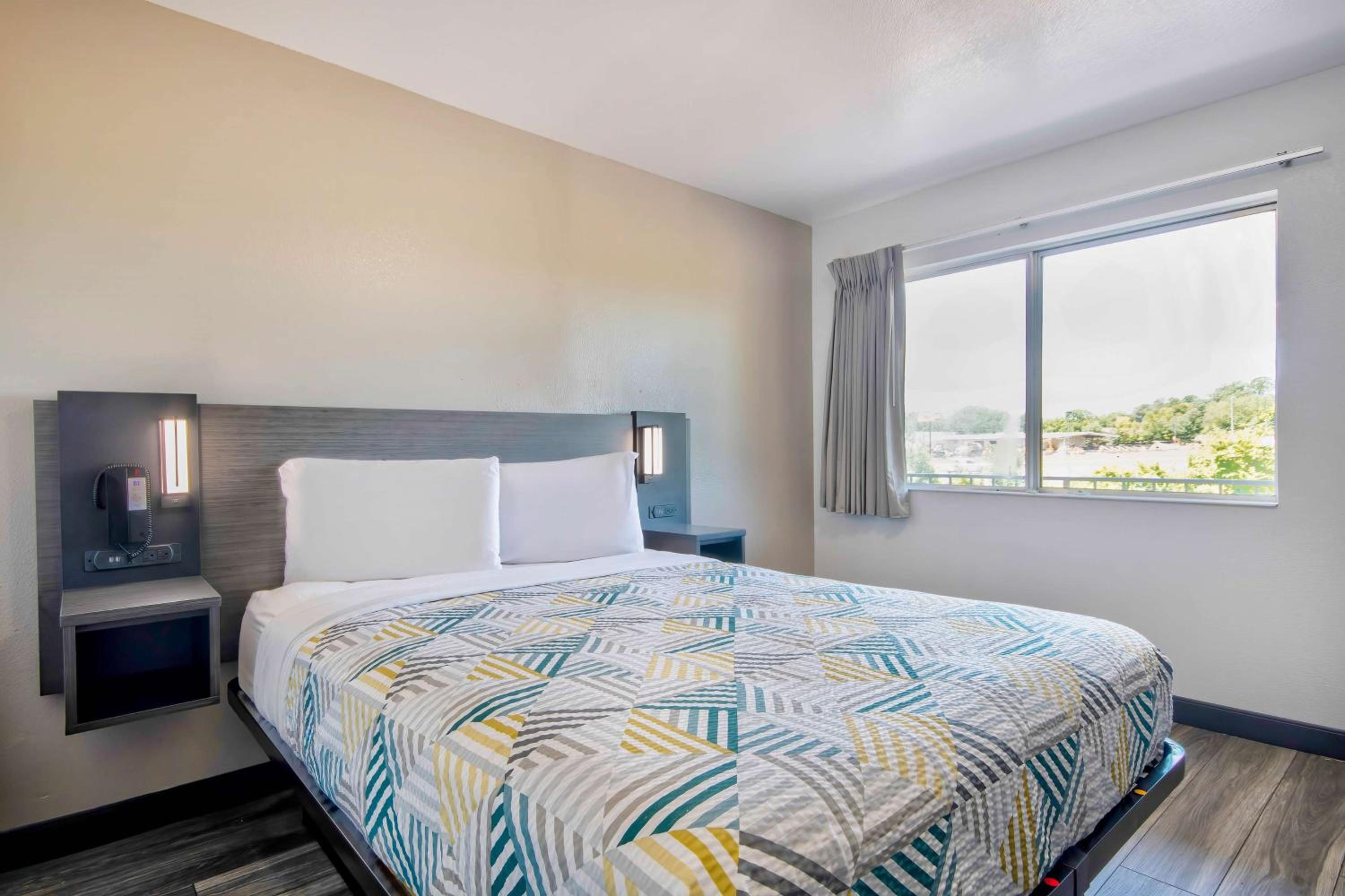 Russellville Vacations - Motel 6-Russellville, AR - Property Image 20