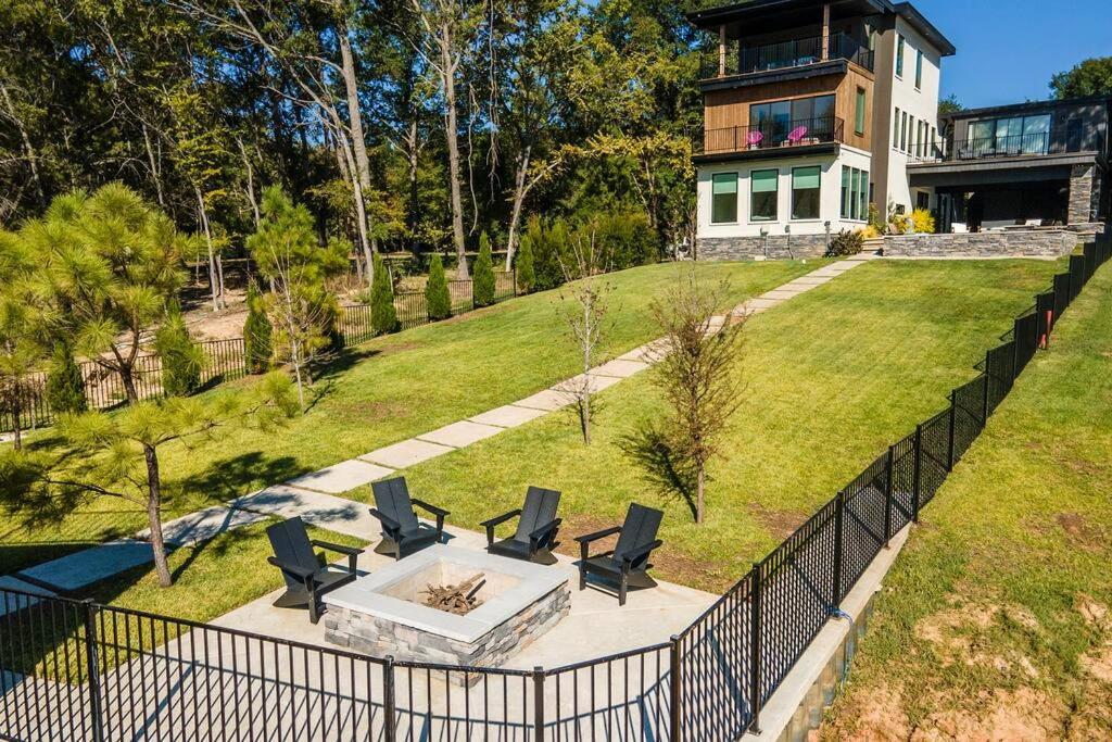 Benjamin Manor in Cedar Creek Lake view 2