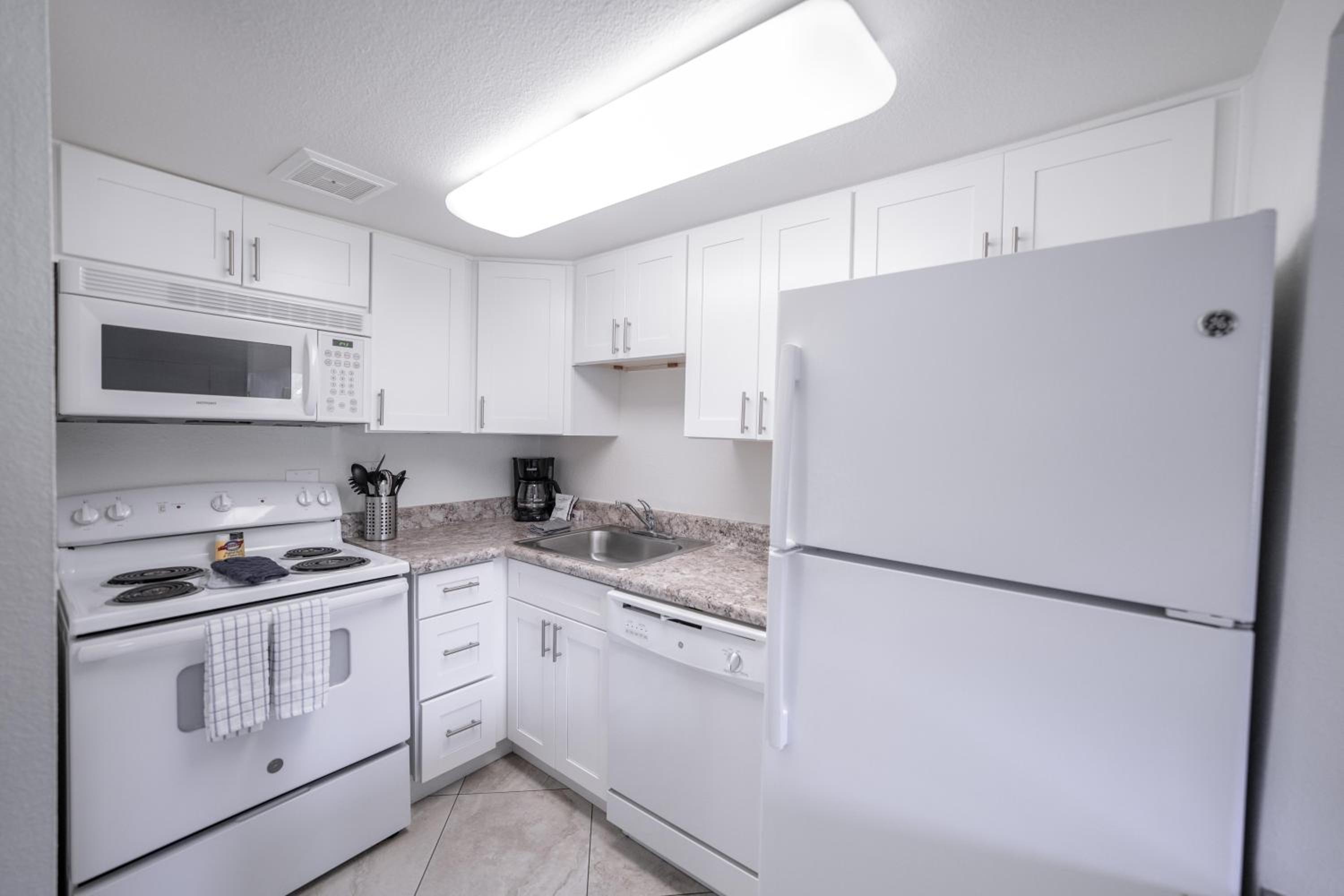 218 Fully Furnished 1BR Suite-Outdoor Pool view 4