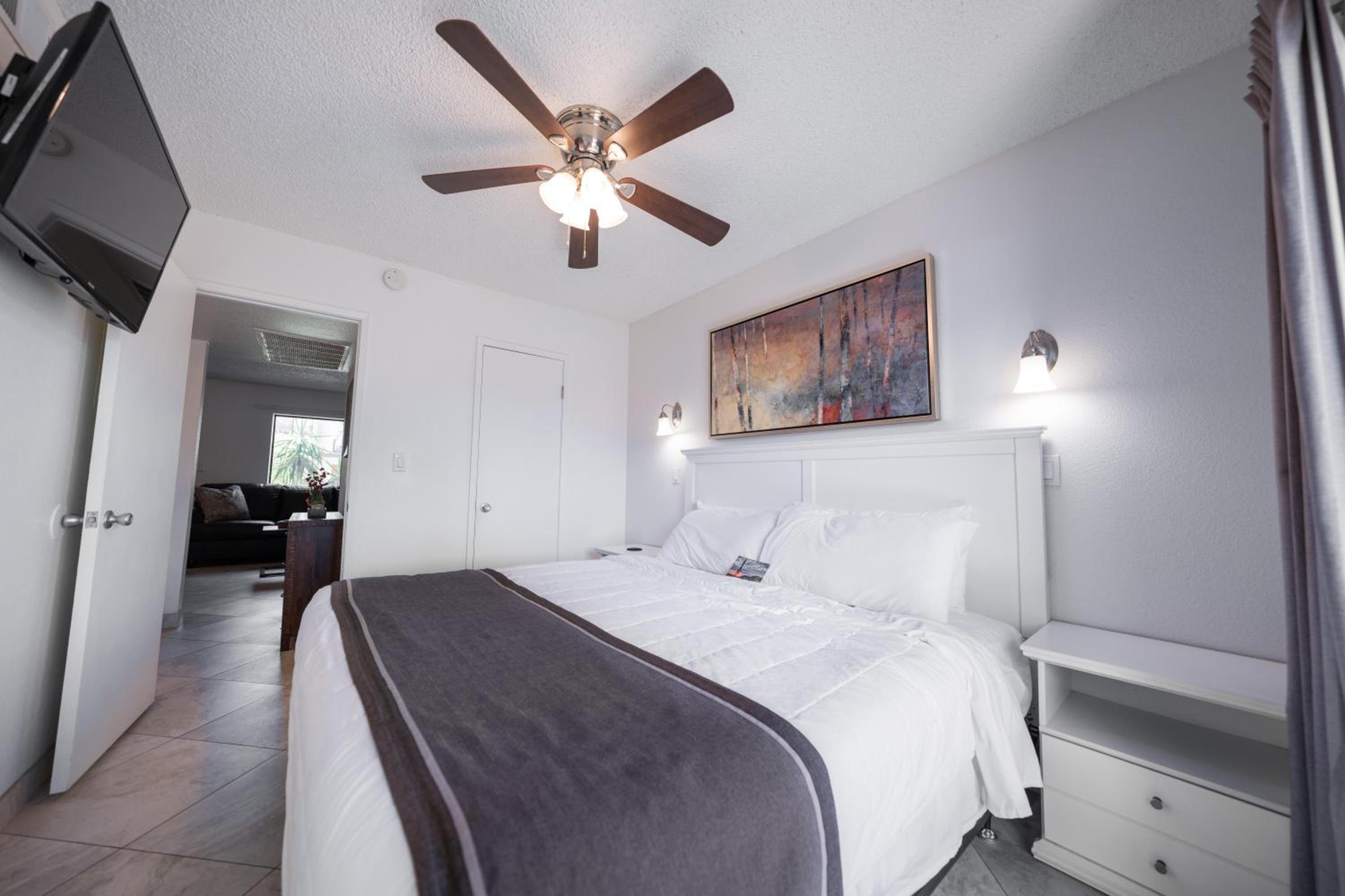218 Fully Furnished 1BR Suite-Outdoor Pool view 5