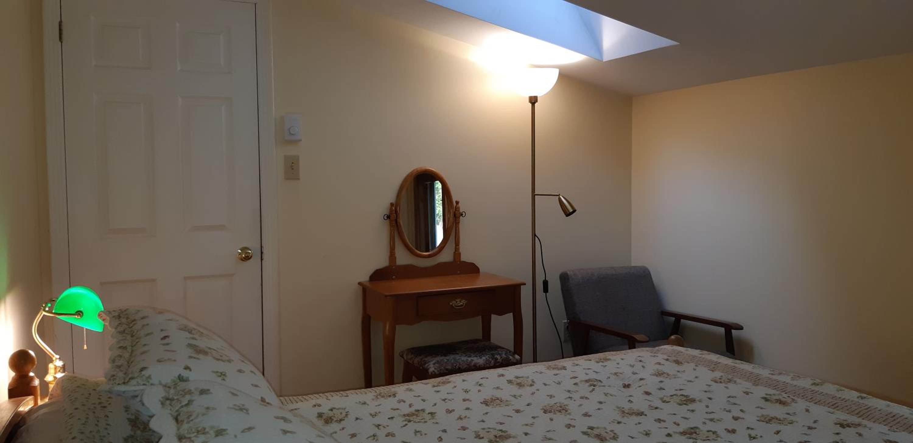 Oceanfront Garden Cottage - Gateway to Attractions and Towns, Private Cove Mooring