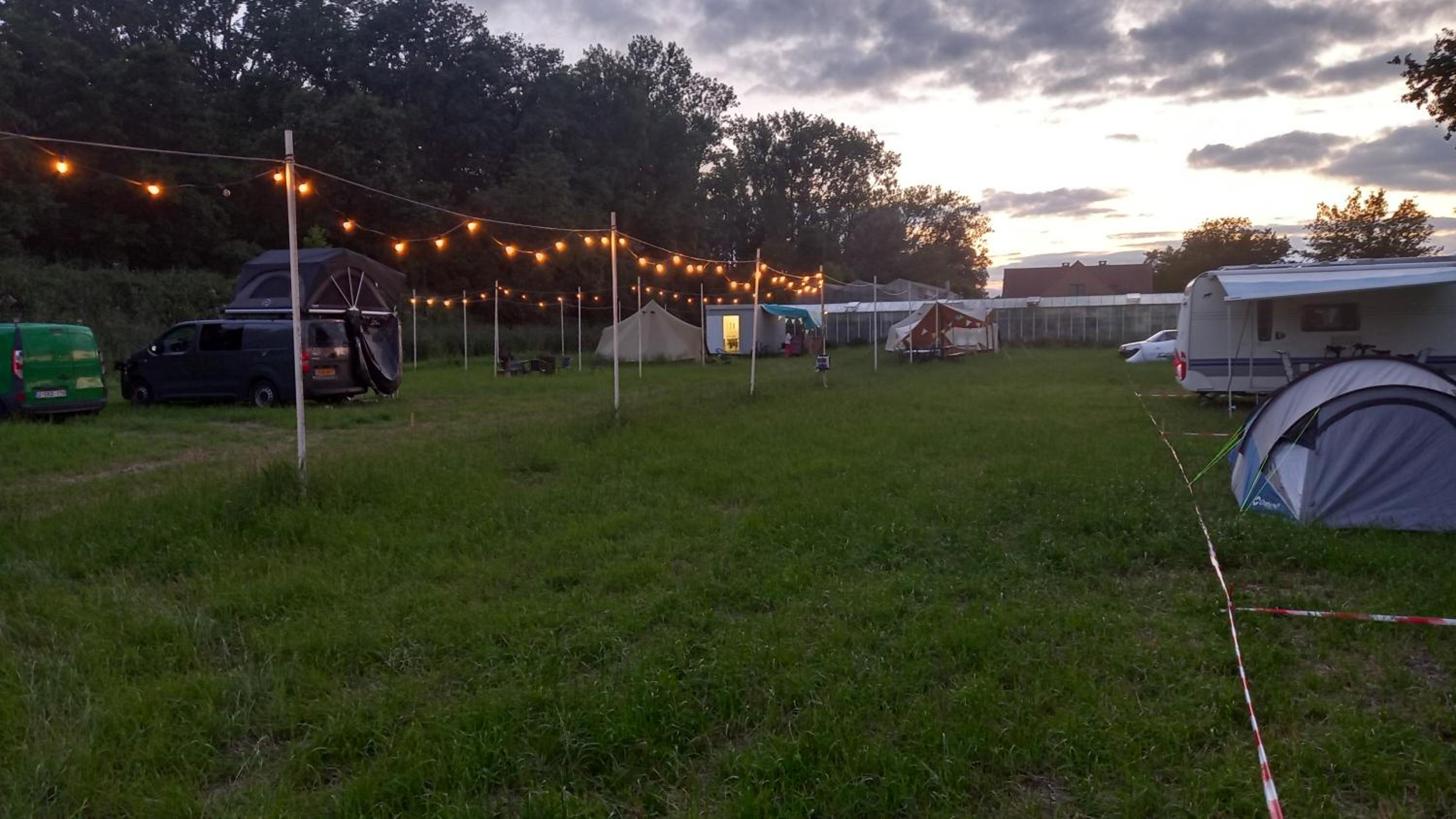 Campingspots to put on your own tent with or without electricity, with no bed for 12 euro or 25 euro and 2 furnished glampingtents for minimum 75 euro in a