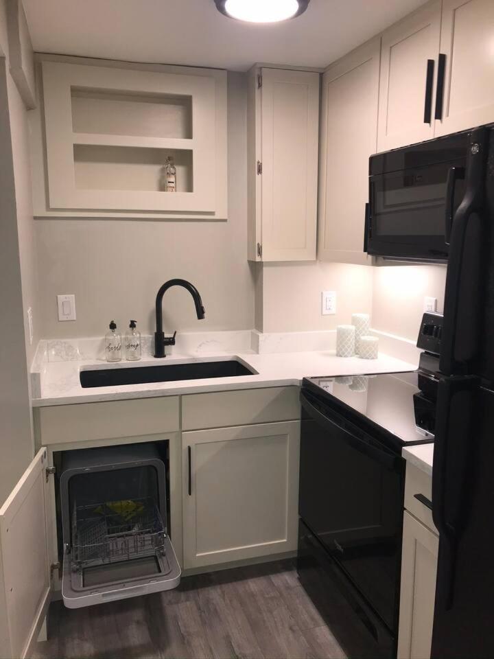 Modern Studio Basement with Private Entrance view 5
