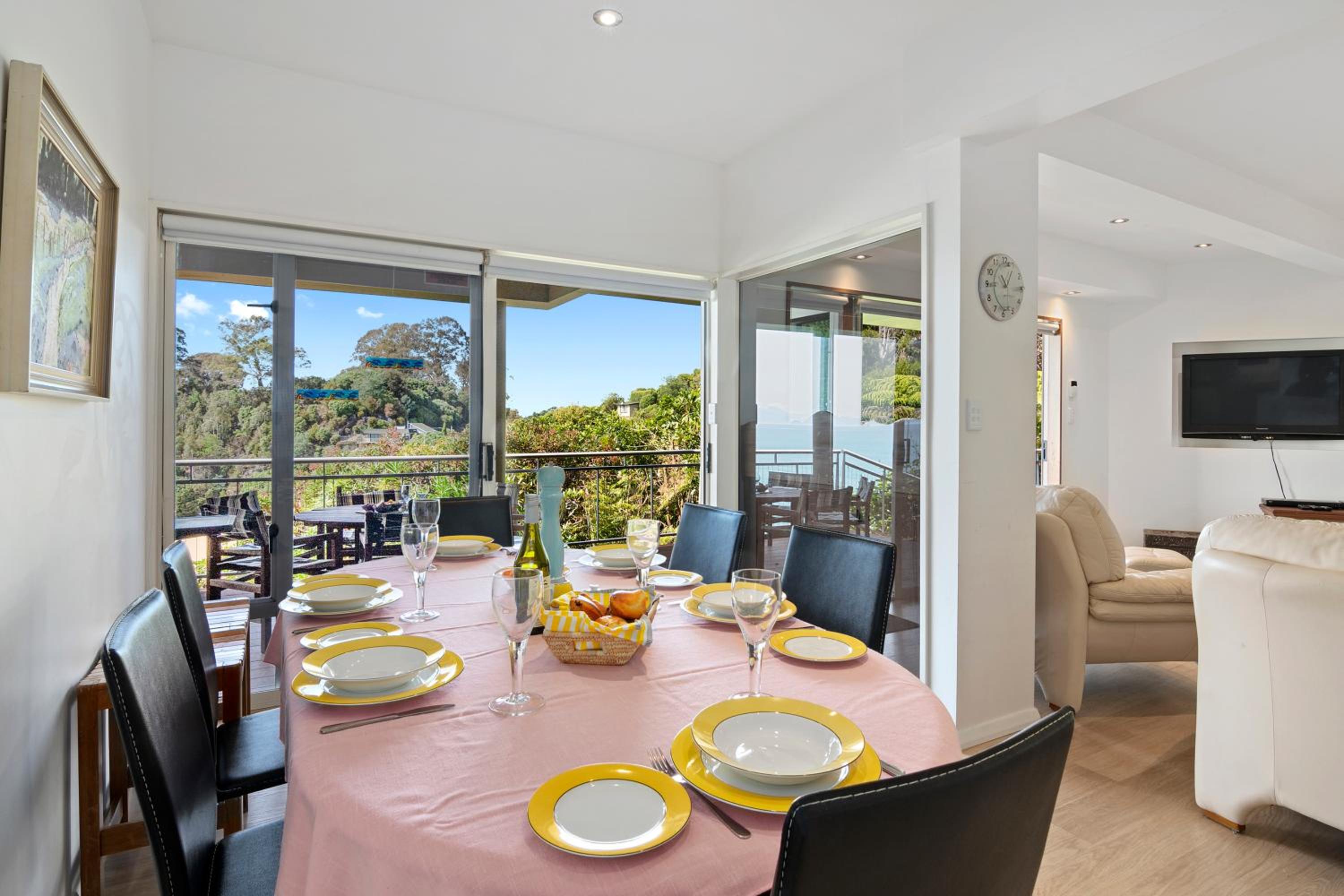 Breakers Bay on the beach - Kaiteriteri Home view 5