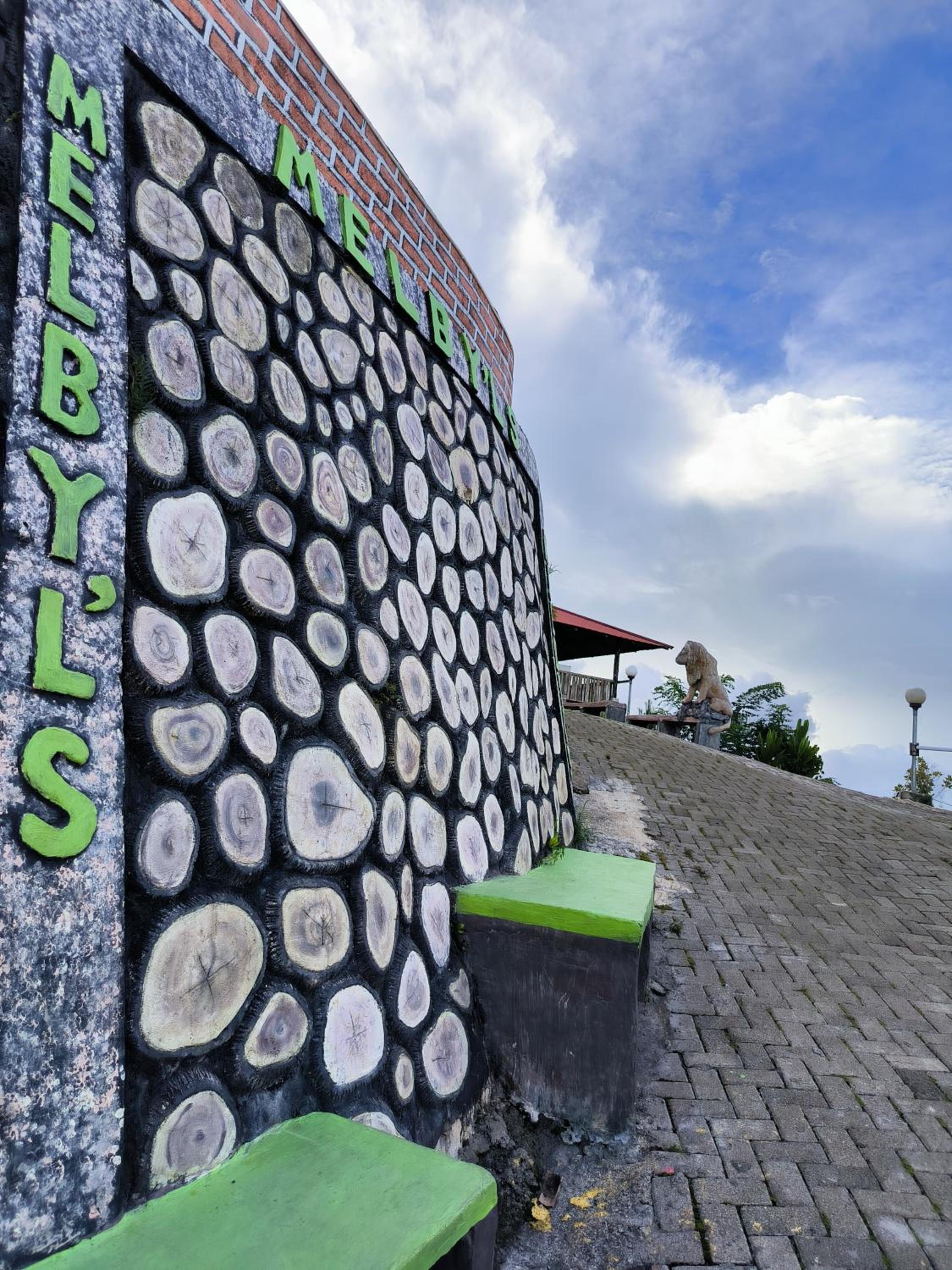 Melbyls Hills Resort