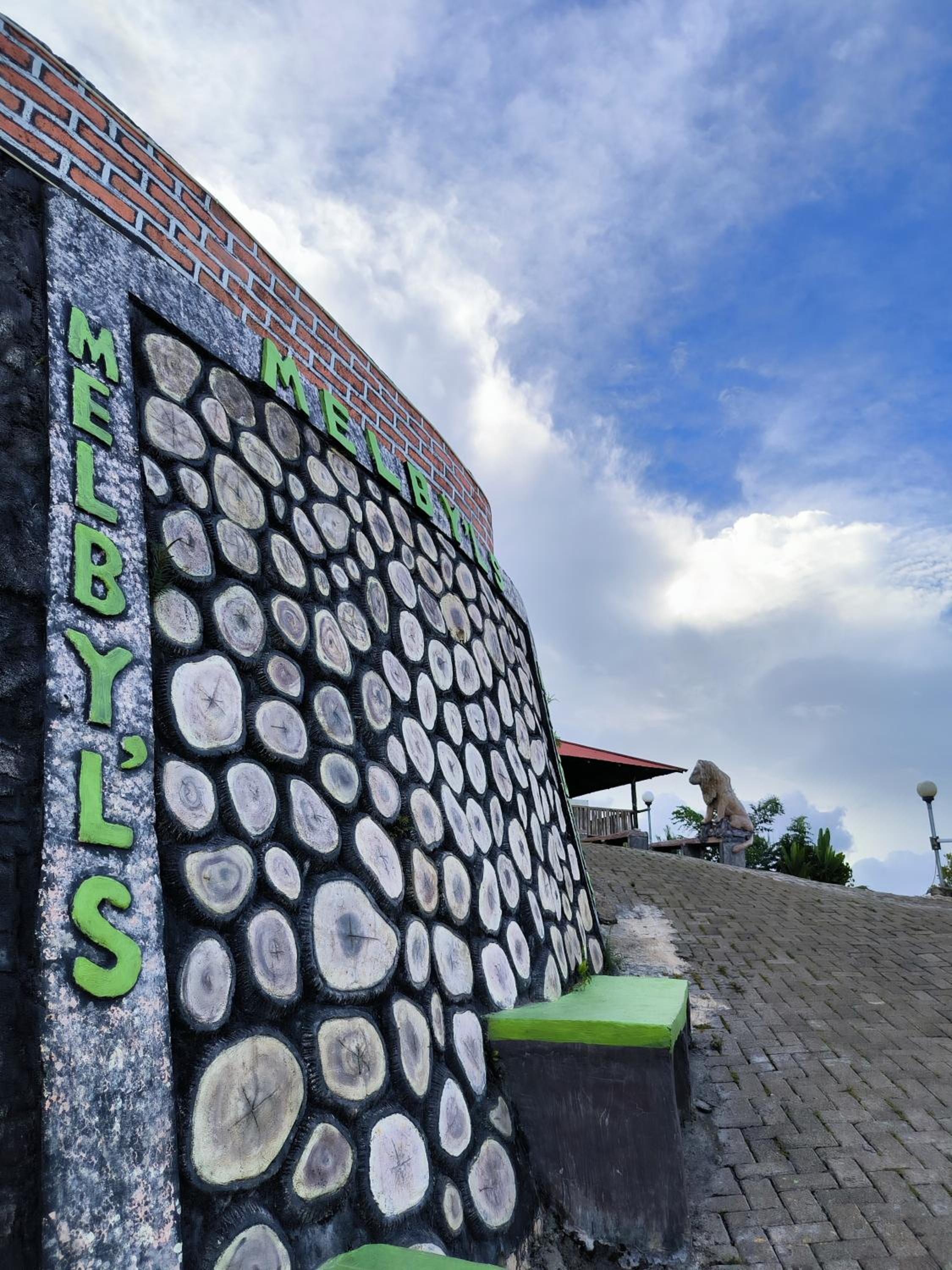 Melbyls Hills Resort