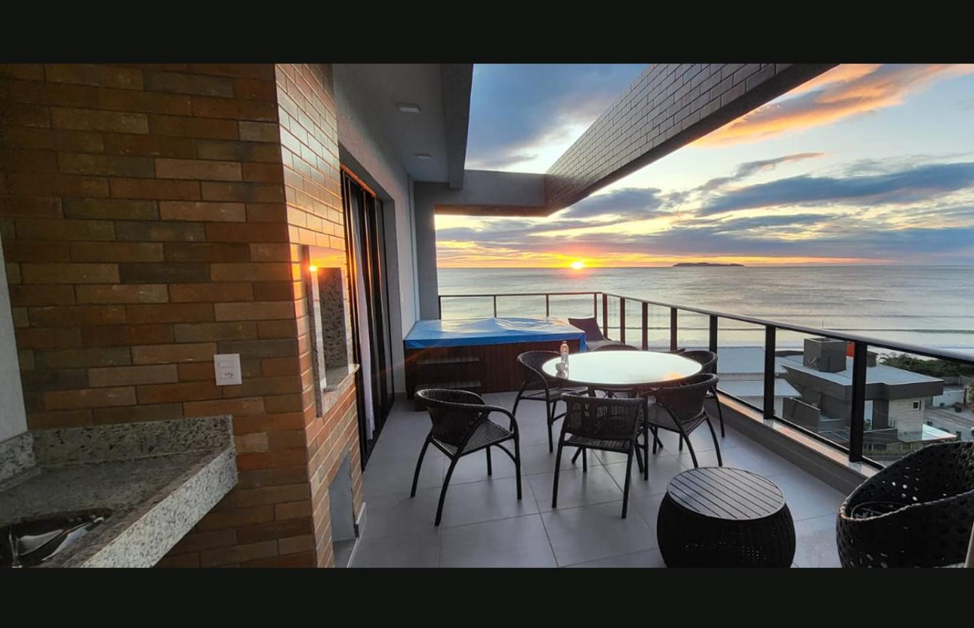 MAJESTOSO DUPLEX COM JACUZZI DE FRENTE PARA O MAR, 3 SUÍTES, Apt 404
