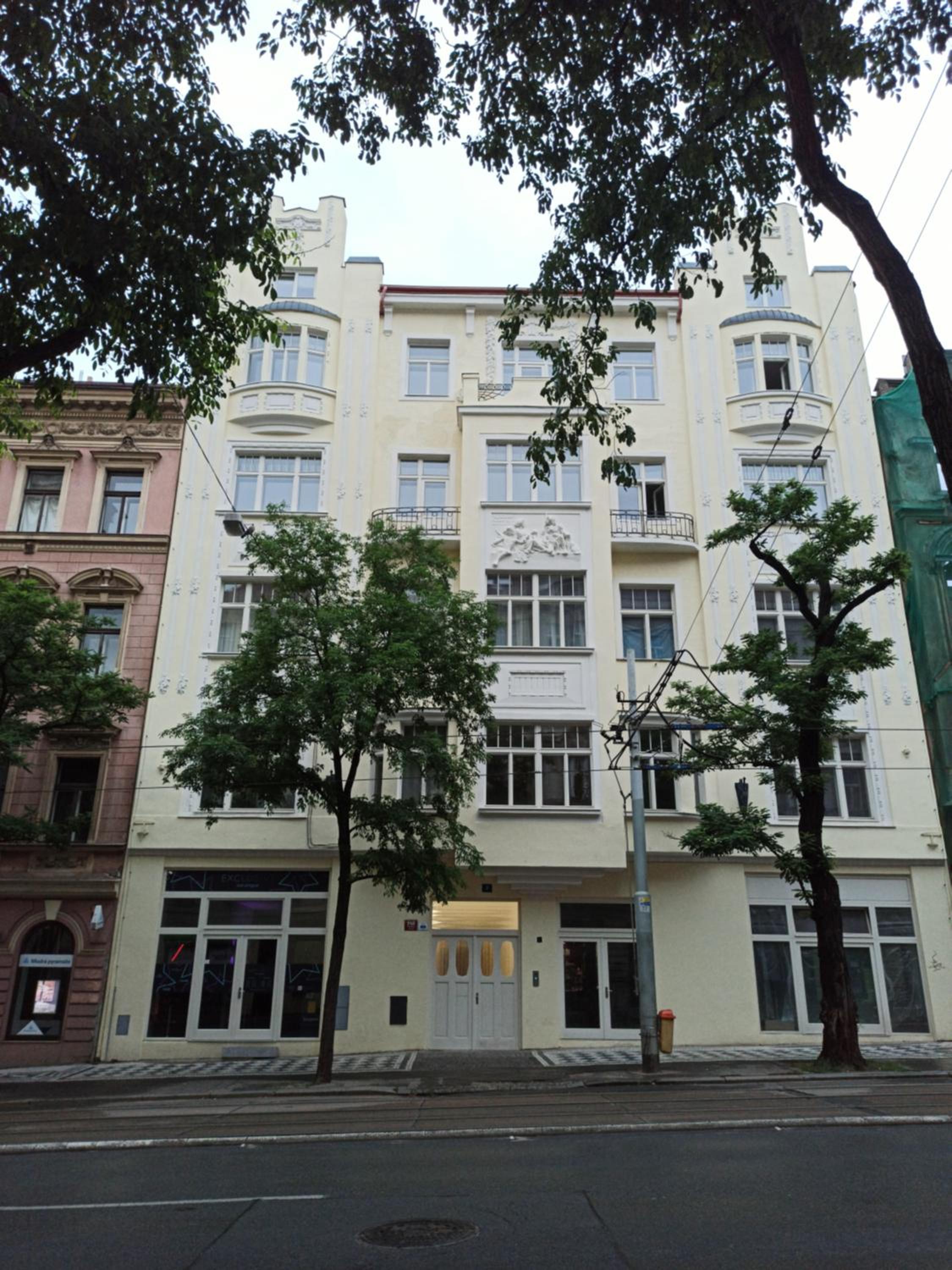 New modern-style apartment with balcony in the Prague 2