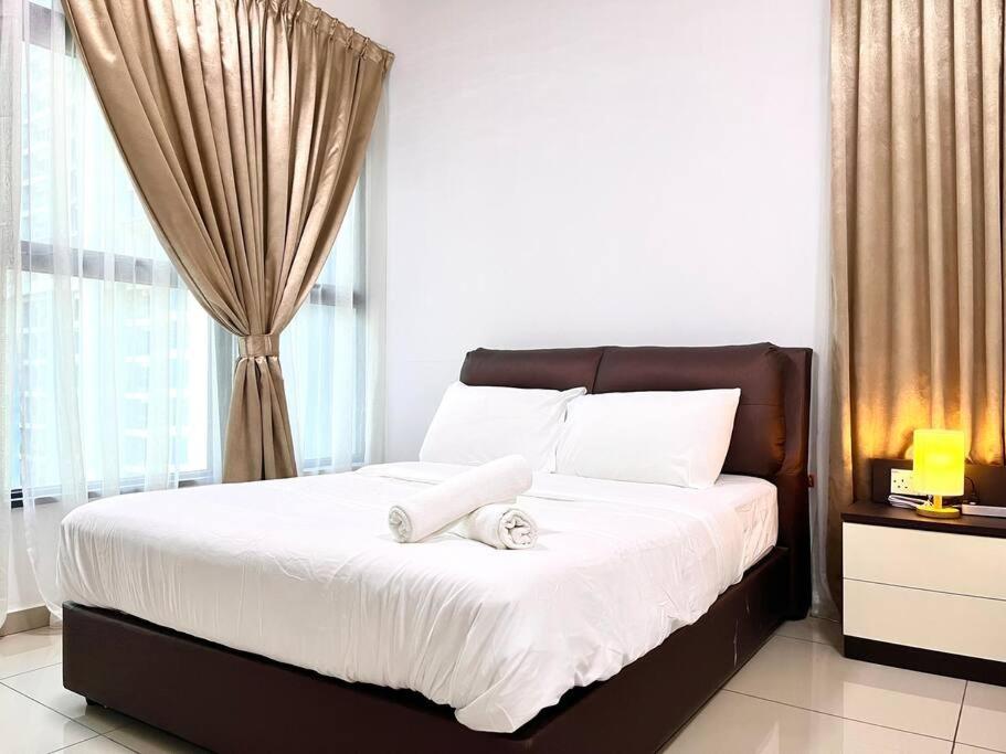 High-Floor Oasis: City Center Gem with Pool View photo 1