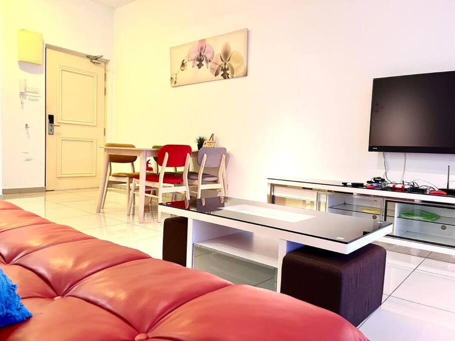High-Floor Oasis: City Center Gem with Pool View photo 3