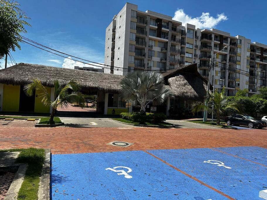 Cómodo Apartamento 3 Alcobas en Club House