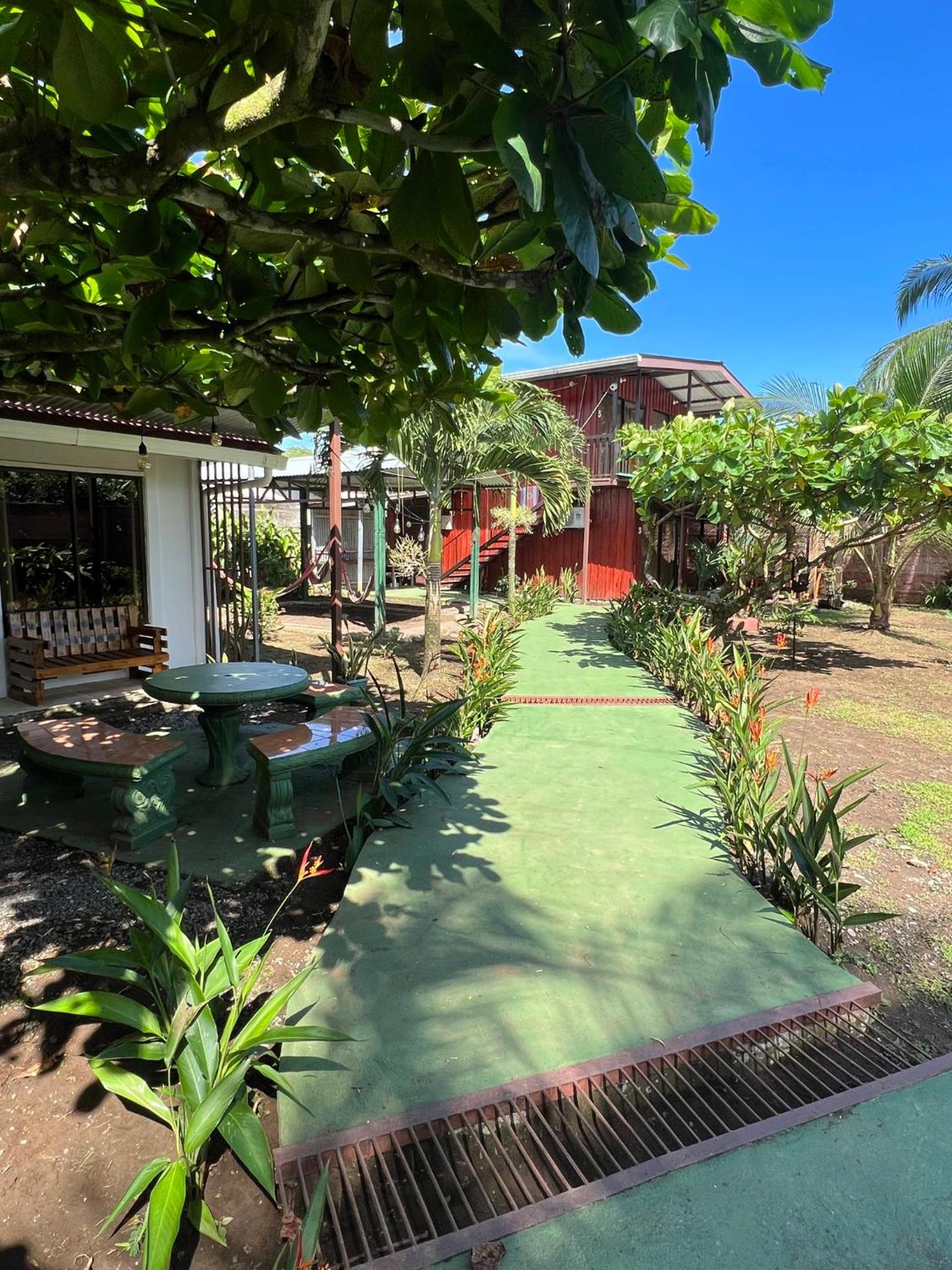 Tortuguero Hill Rooms