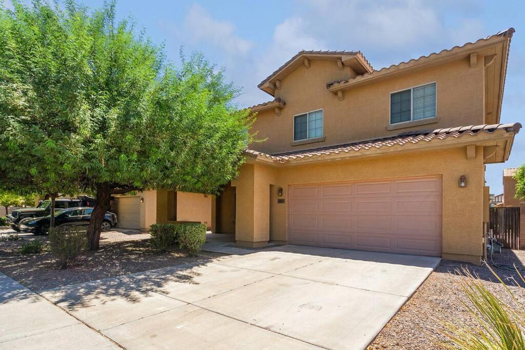 Spacious 6Bed home in Gilbert.