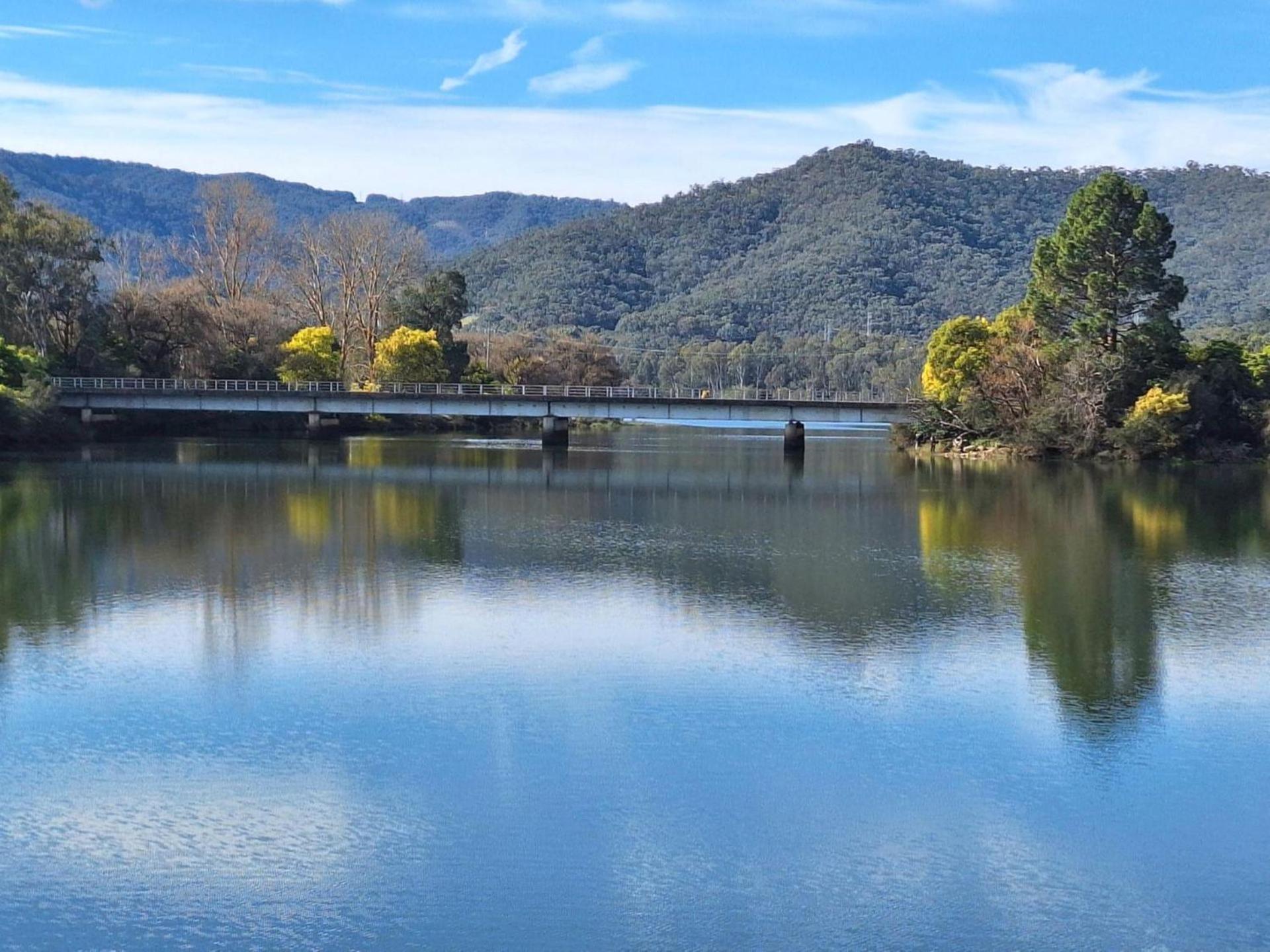 The Pool House at Lake Eildon
