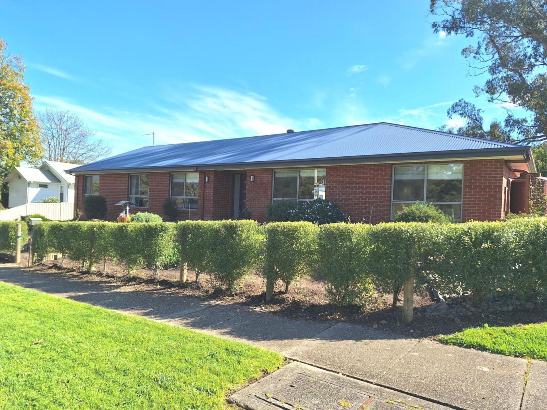 The Pool House at Lake Eildon