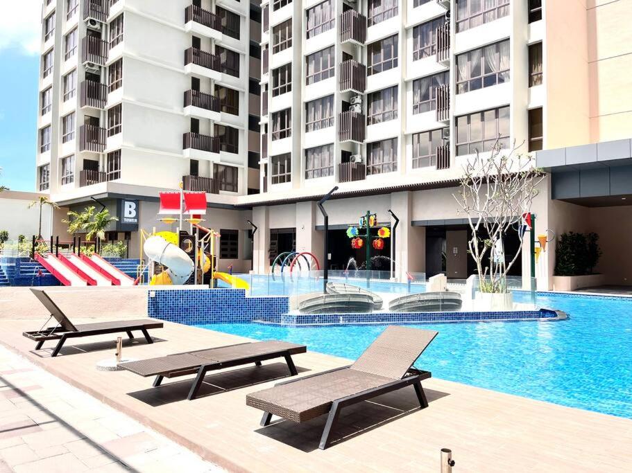 Urban Seaview Paradise: Infinity Pool, Gym & Beyond photo 4