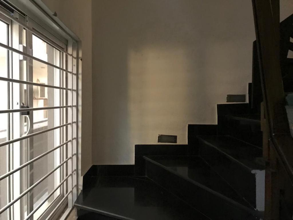 MJS Entire New Designer House, 5 BR, 13 bed, 2 living, reclining sofas, Italian kitchen, 6 bath, garage, side garden at prime location of Bahria Town, Isla view 4