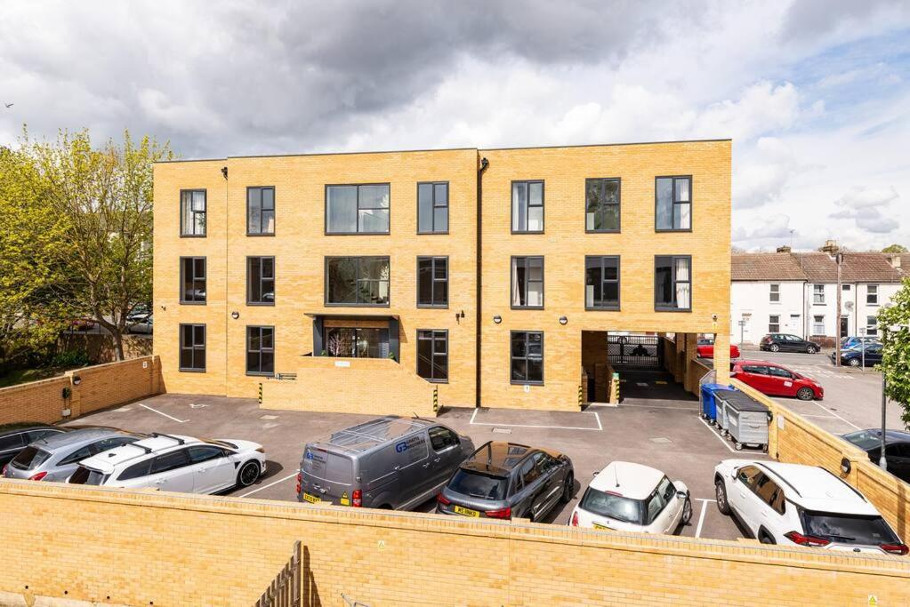 Gleaming contractor stay Medway and Grain projects - Apartment 7