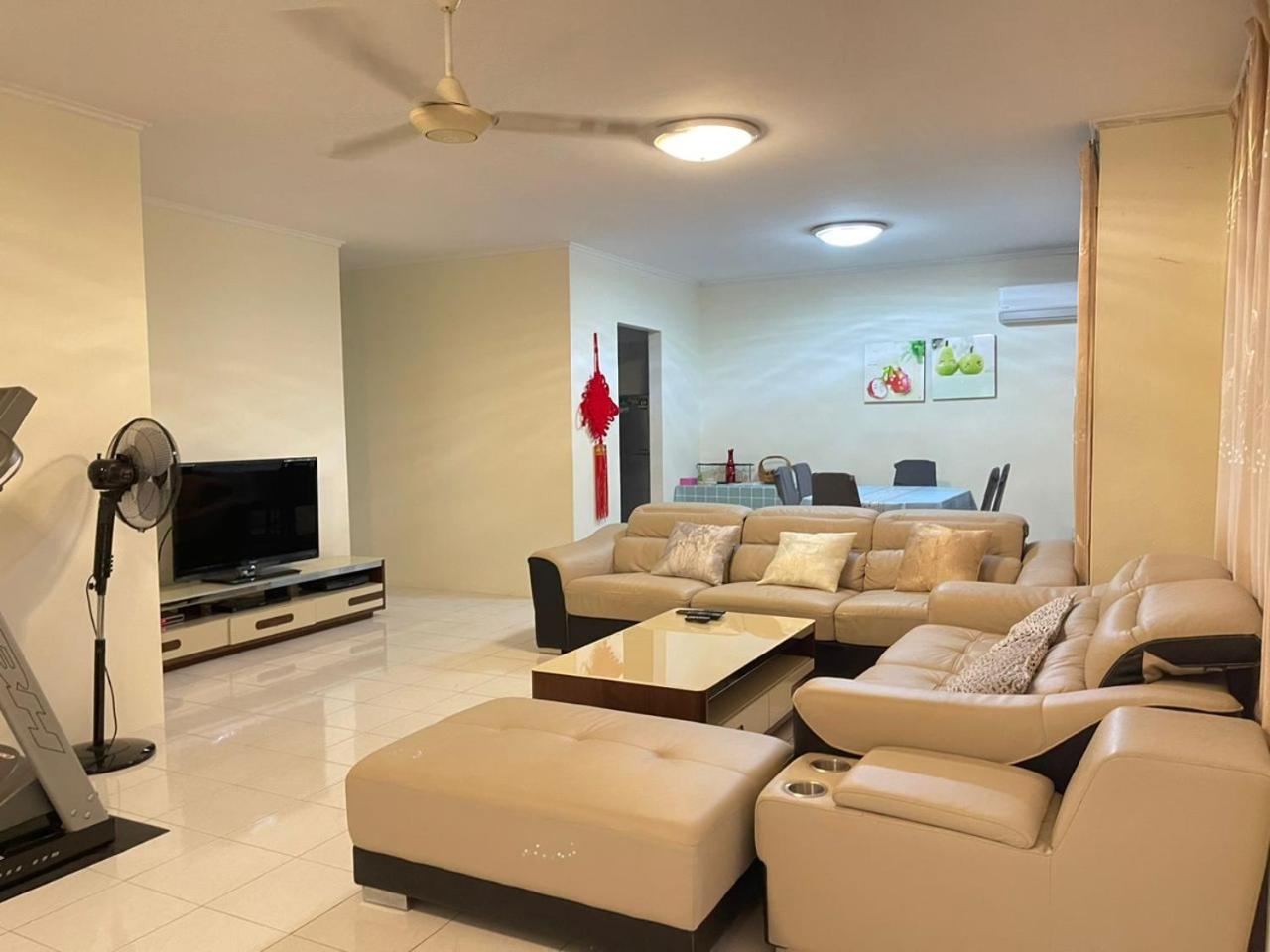 4BR 9pax in Kuching city photo 1