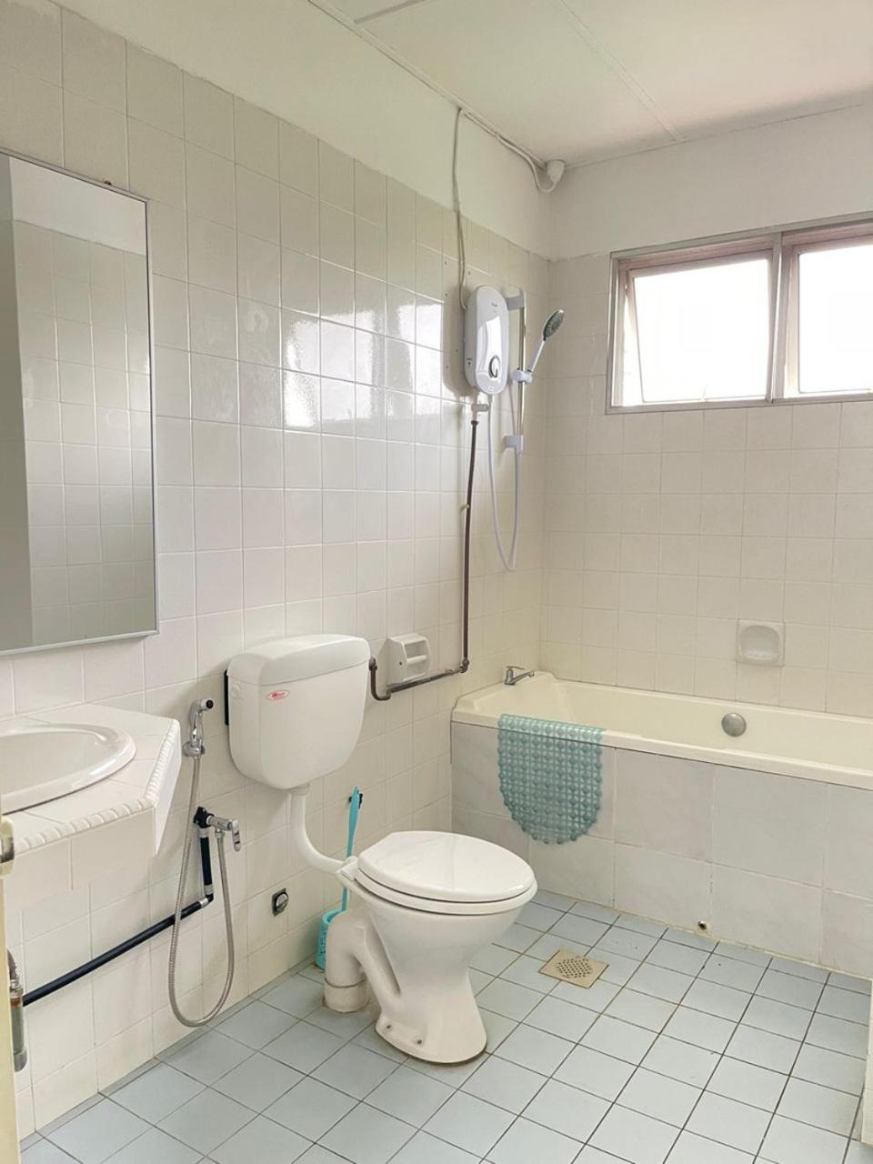 4BR 9pax in Kuching city photo 7