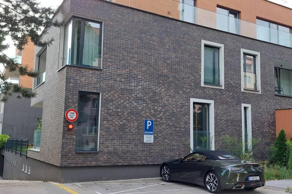 Rezidencia Kmeťova so súkromným parkovaním zdarma, 5 min pešo do centra view 4