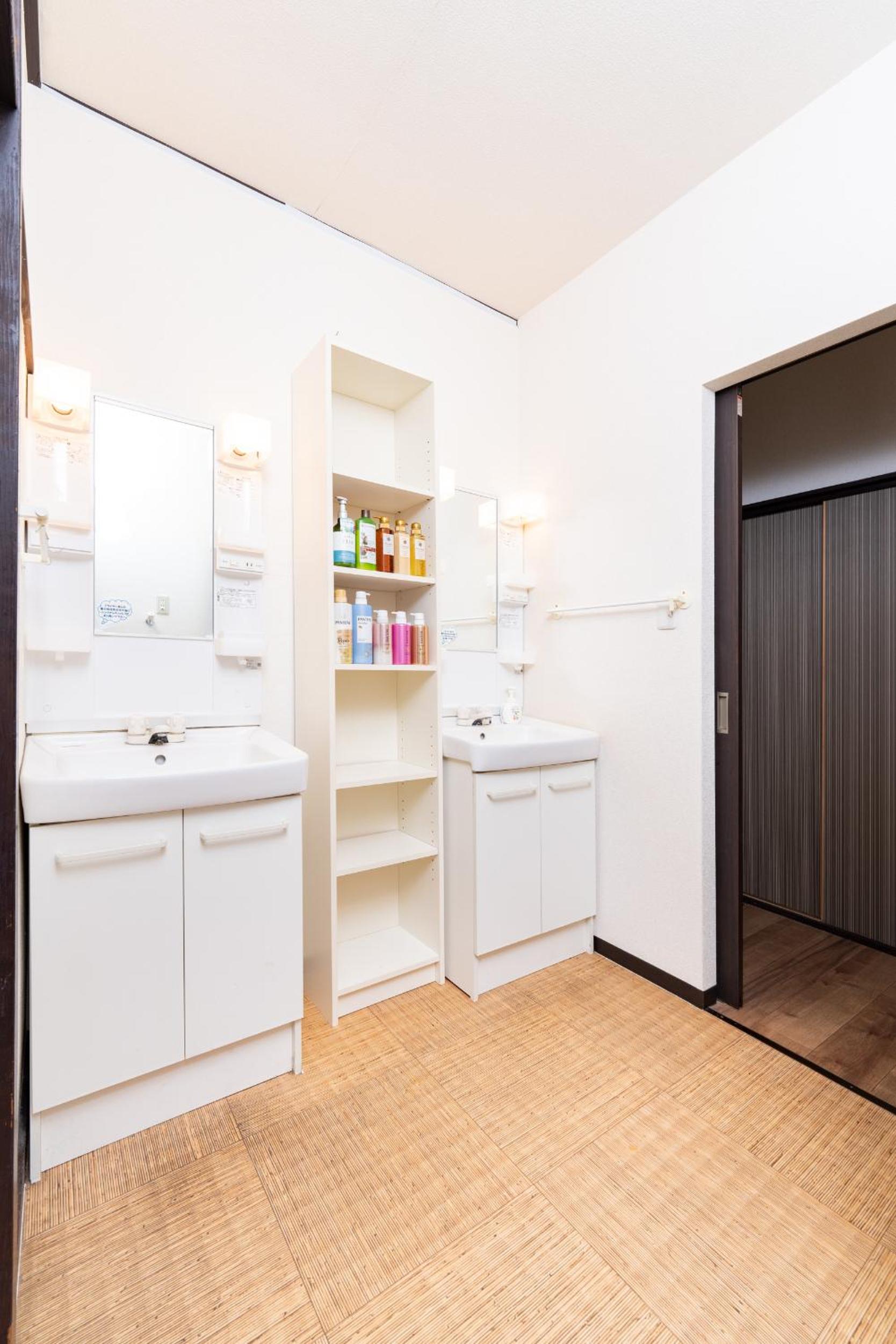 6BR 10Beds Direct to Shinjuku, Shibuya ,Tokyo Dome, Central ,Budget Friendly