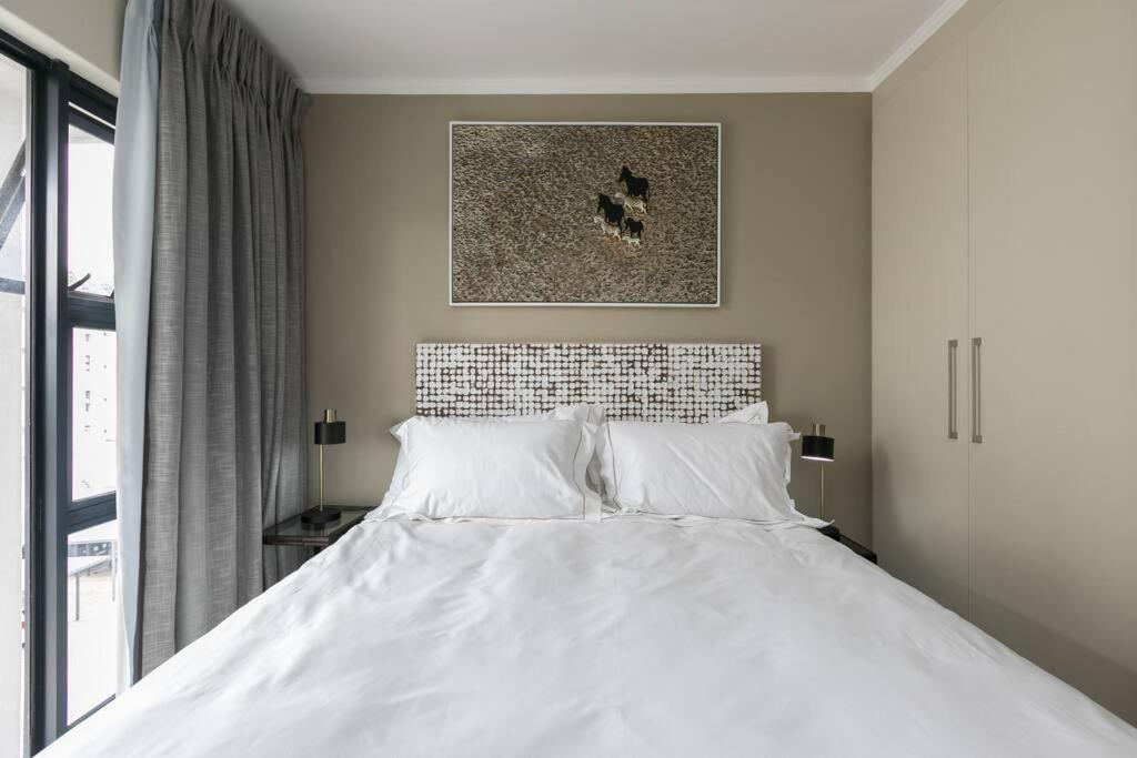 Lux 2bed 20Mb WiFi on Keyes artmile 2km 2 Gautrain