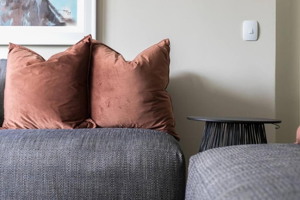Lux 2bed 20Mb WiFi on Keyes artmile 2km 2 Gautrain