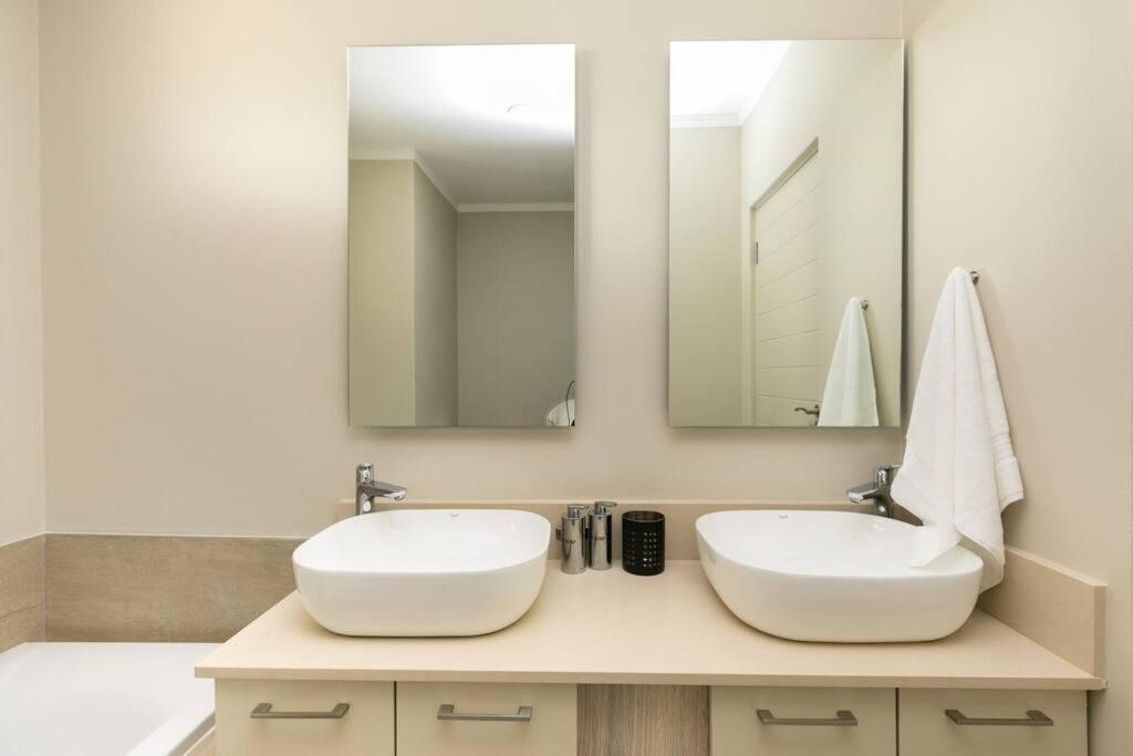 Lux 2bed 20Mb WiFi on Keyes artmile 2km 2 Gautrain