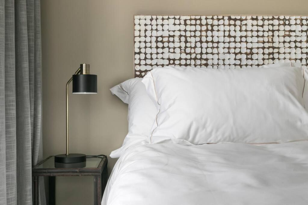 Lux 2bed 20Mb WiFi on Keyes artmile 2km 2 Gautrain