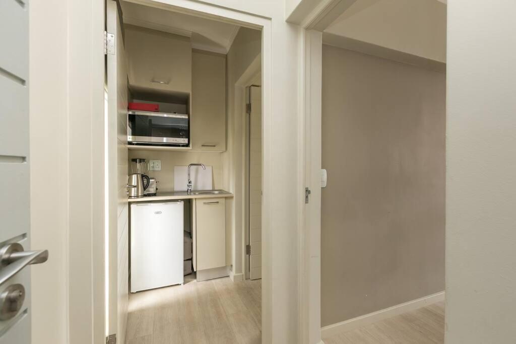 Lux 2bed 20Mb WiFi on Keyes artmile 2km 2 Gautrain
