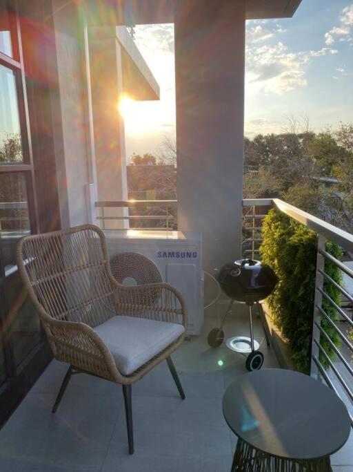 Lux 2bed 20Mb WiFi on Keyes artmile 2km 2 Gautrain
