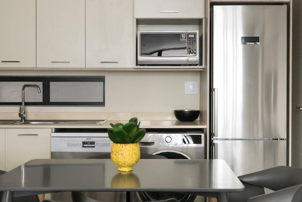 Lux 2bed 20Mb WiFi on Keyes artmile 2km 2 Gautrain