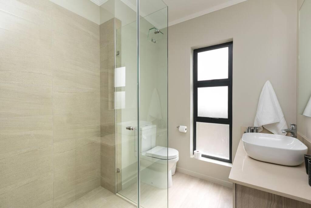 Lux 2bed 20Mb WiFi on Keyes artmile 2km 2 Gautrain