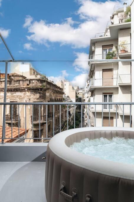2BDR Boutique Full Apt in Plaka (BIG BALCONY)