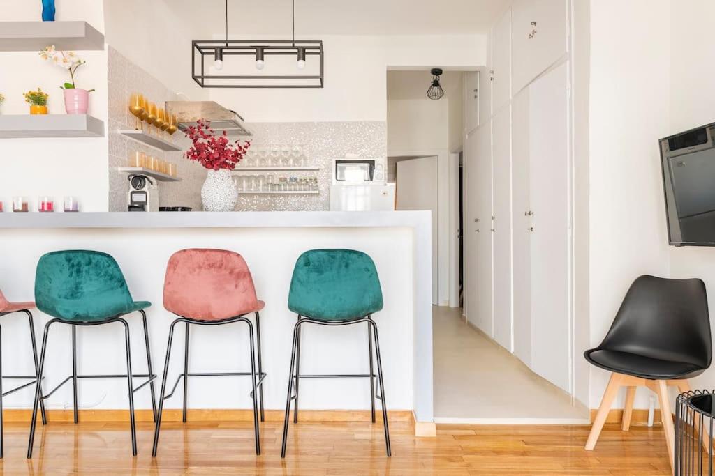 2BDR Boutique Full Apt in Plaka (BIG BALCONY)