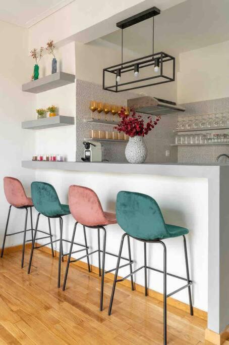 2BDR Boutique Full Apt in Plaka (BIG BALCONY)