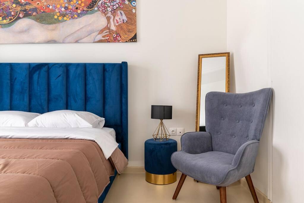 2BDR Boutique Full Apt in Plaka (BIG BALCONY)