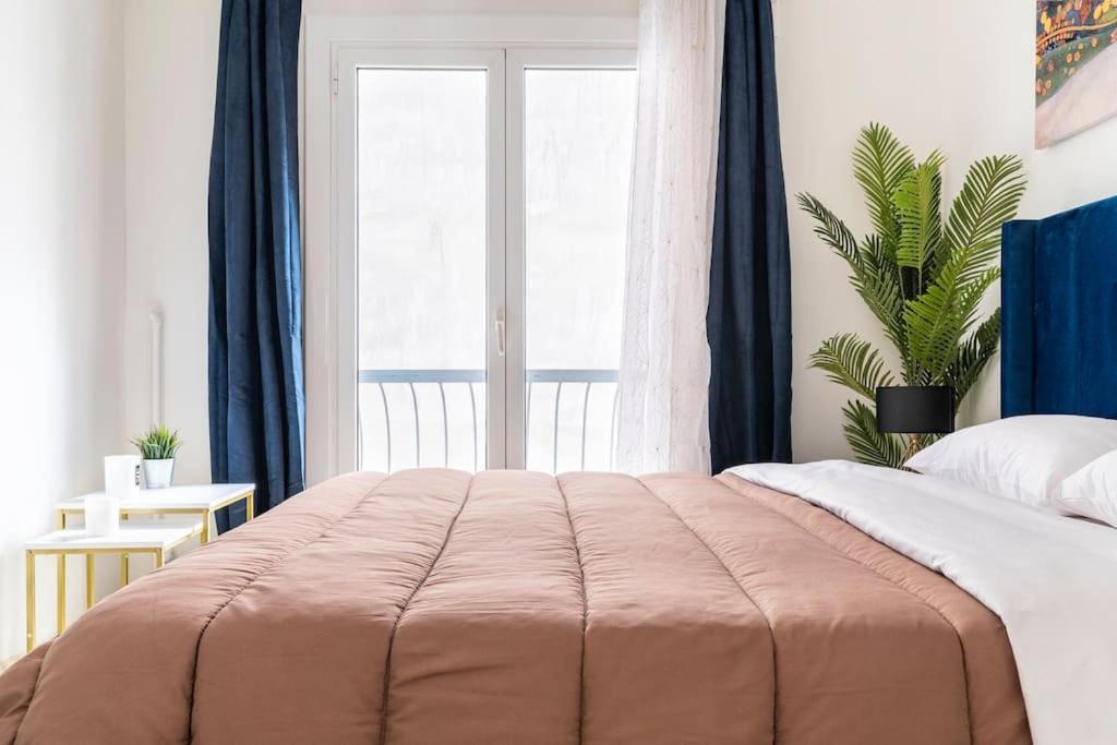 2BDR Boutique Full Apt in Plaka (BIG BALCONY)
